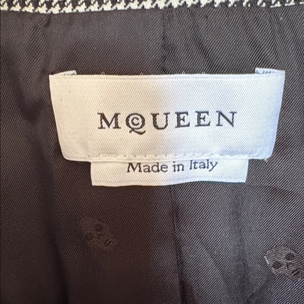 Alexander McQueen. Stunning Houndstooth Blazer. Impeccable like new condition. - Picture 2 of 16